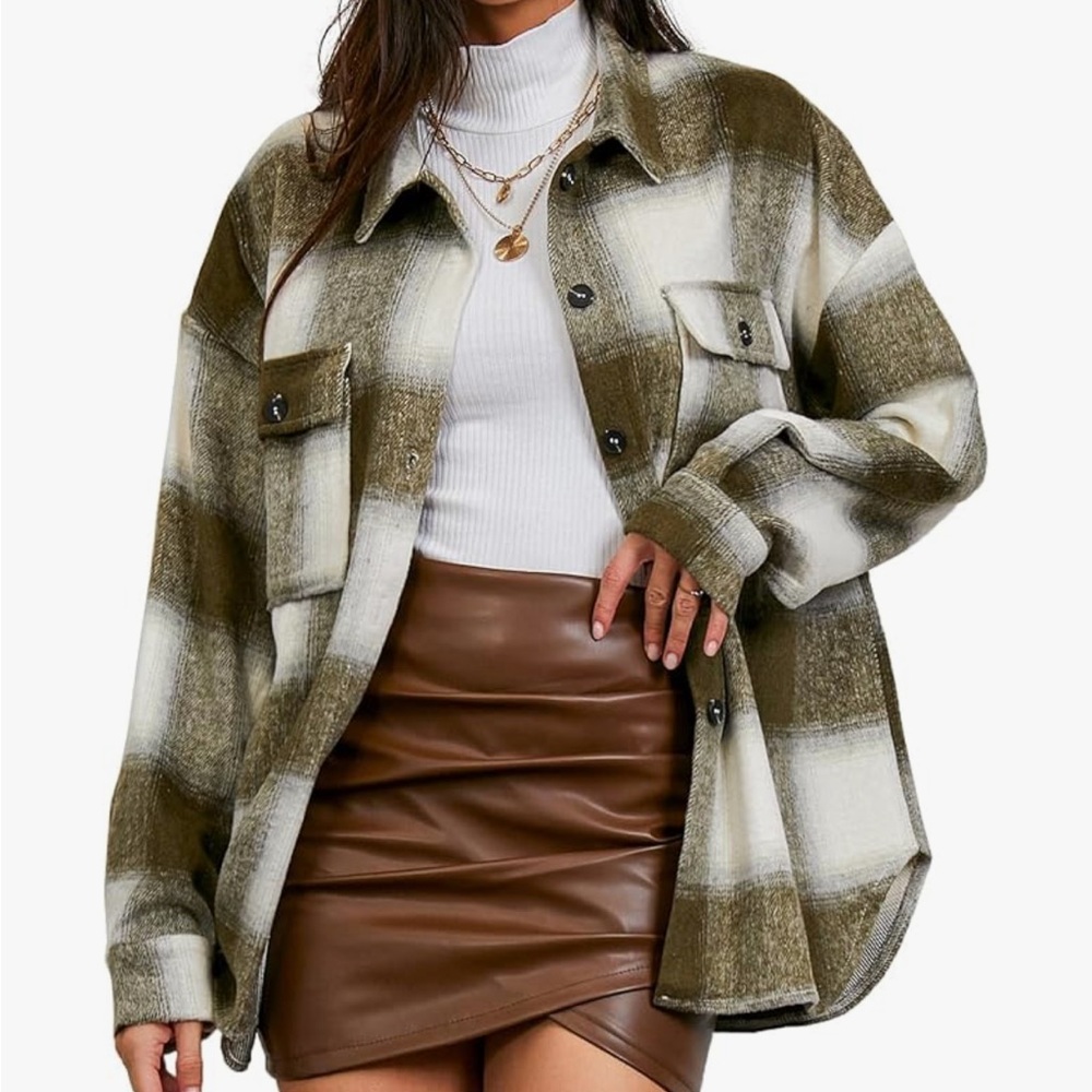 NWT Women’s Olive Green & White Flannel Button Down Shacket. Size S (4-6)
